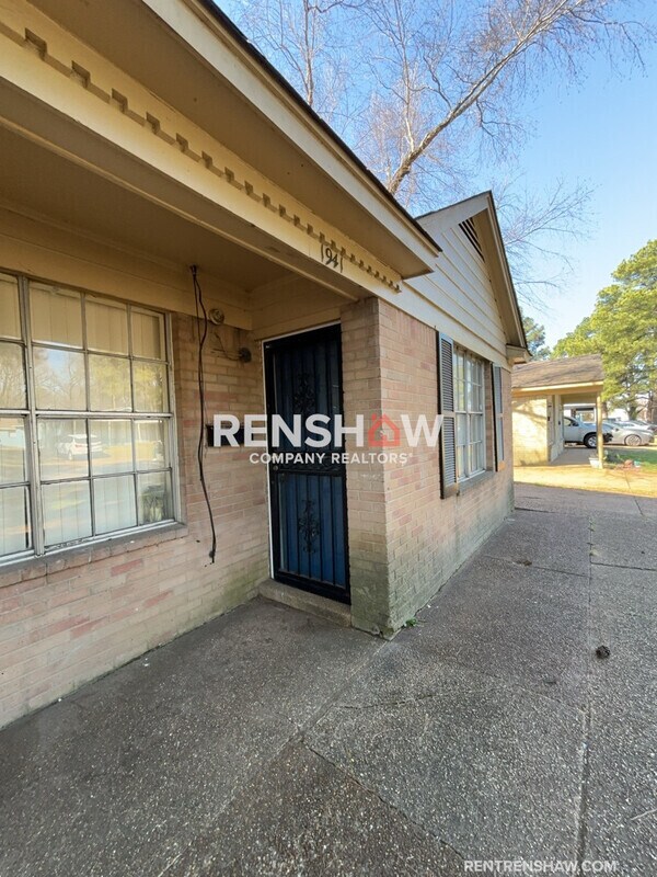 Primary Photo - 1941 S Goodlett St