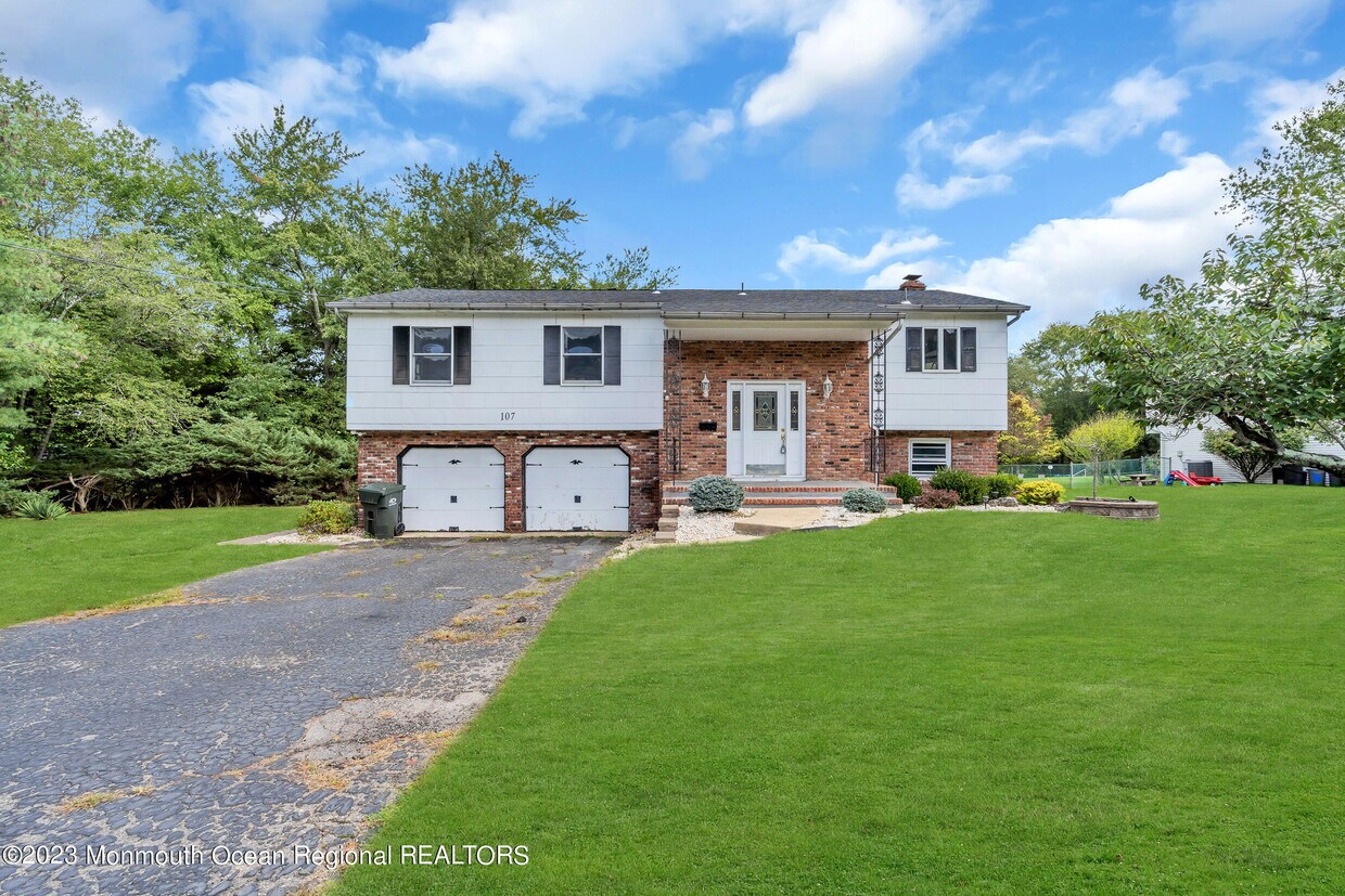 Primary Photo - 107 Old Bridge Dr