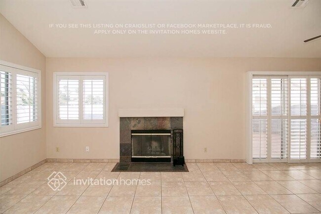 Foto del edificio - 2116 Running River Rd