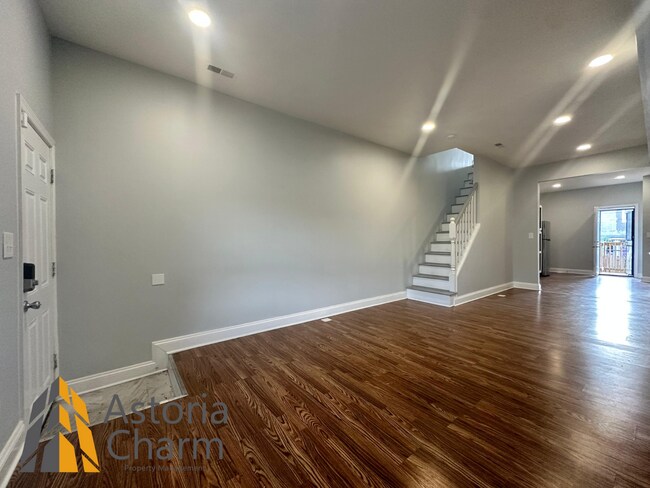 Foto del edificio - Updated 2 Bedroom 1.5 Bath Home with Deck,...