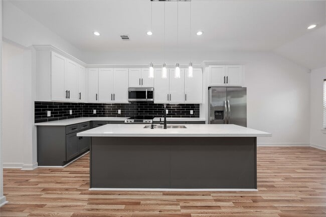 Building Photo - 5126 Pershing St