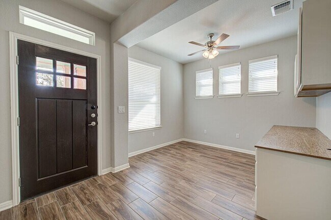 Building Photo - 8816 Blaze Dr