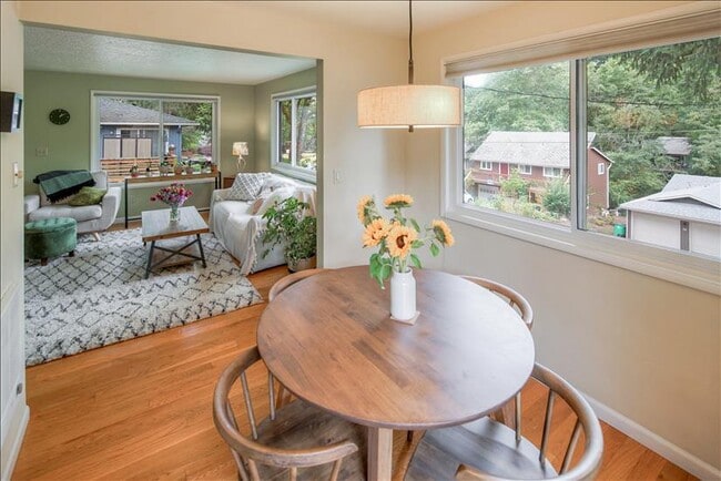 dining nook/living room - 9506 SW 50th Ave