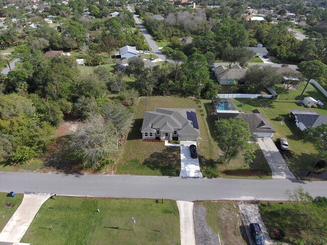 Building Photo - 1775 Tradewinds Ave SE
