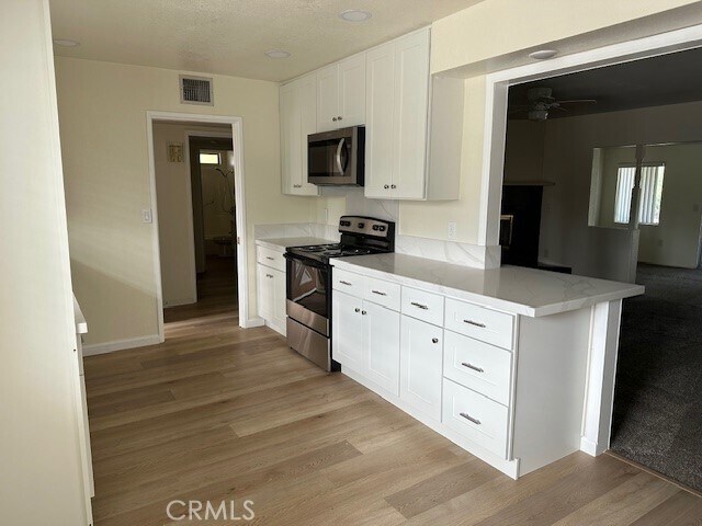Foto del edificio - 26480 Burgess Way