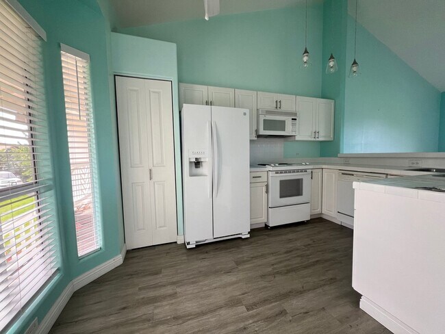 Foto del edificio - Furnished 2 Bedroom 2 bath Alii Lani Condo