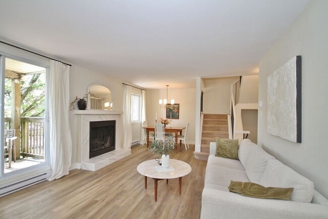 Building Photo - 318 Tanguay Crt