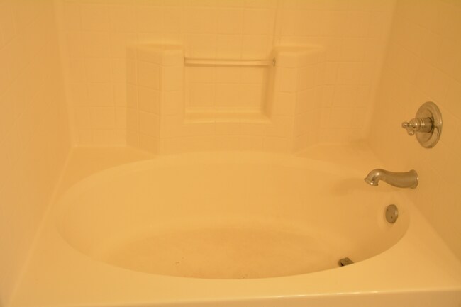 Building Photo - 28 Bluebonnet Dr