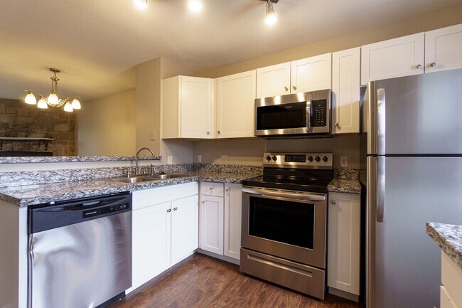 Building Photo - 4030 Baytown Dr