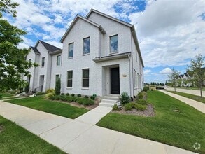 Building Photo - 2800 Jacaranda Dr