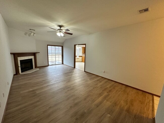 Building Photo - 3bed/2bath House Available for Rent in Moore Close to I-35!!