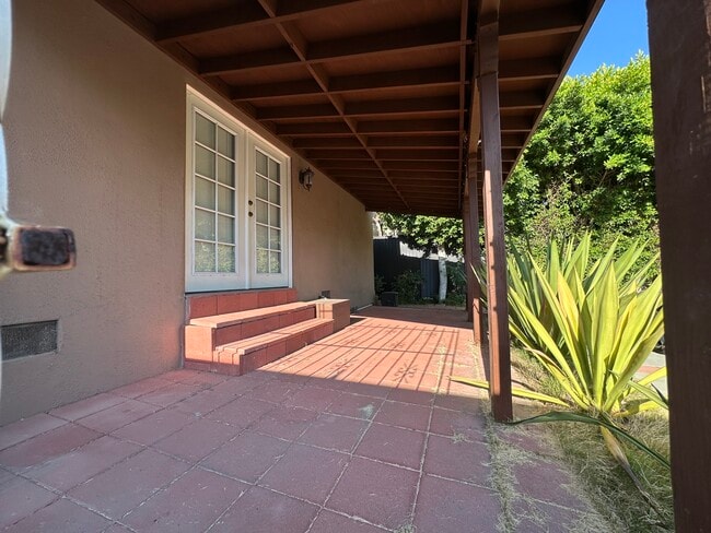 Reverse side view Veranda - 10807 Huston St