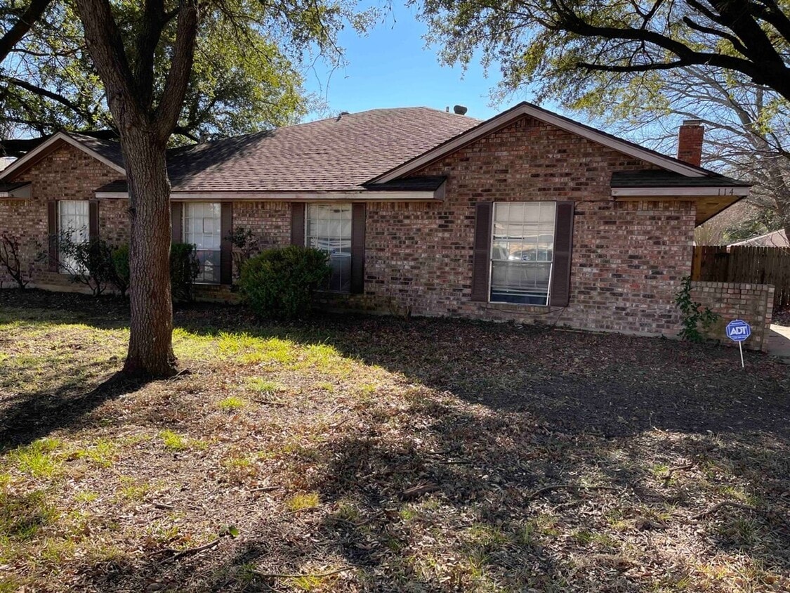 114 Shadybrook Dr, DeSoto, TX 75115 House Rental in DeSoto, TX