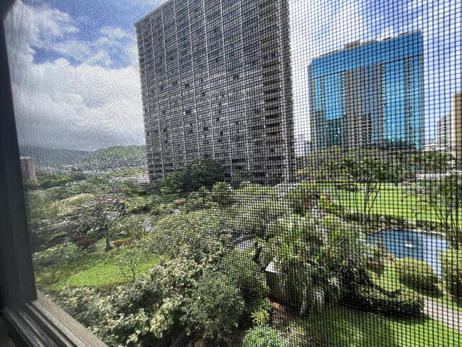 Building Photo - KUKUI PLAZA 1/1/1 Ewa Twr, sec, A/C, pool,...