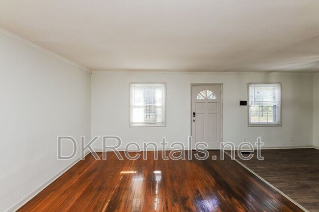 Foto del edificio - 210 Oak Dr SE