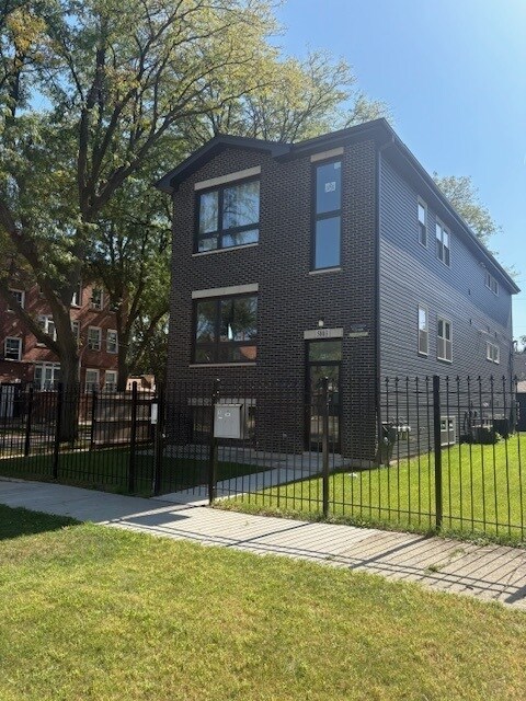 Building Photo - 5803 W Superior St