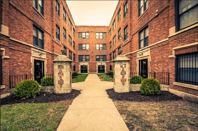 Building Photo - 406 W 77th St