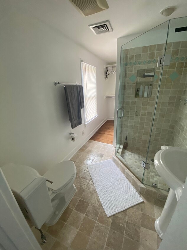 Photo - 703 Dranesville Rd (Herndon, VA)