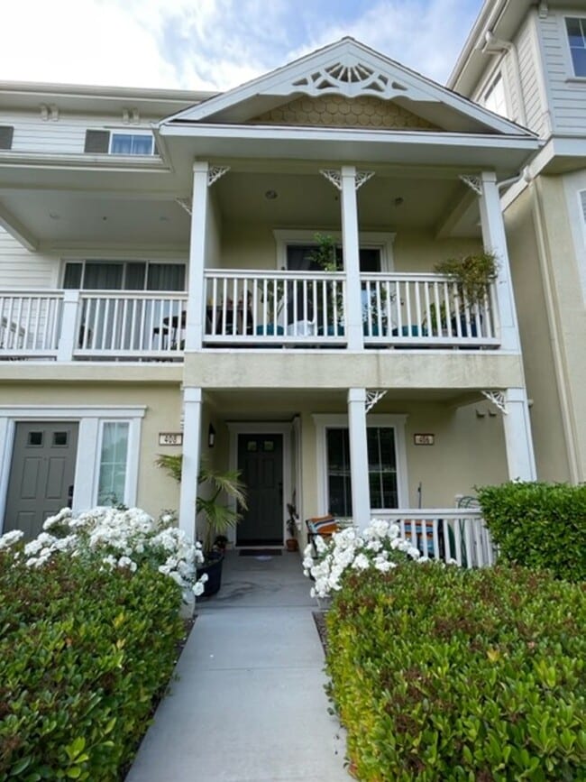 Building Photo - 406 Silk Tree