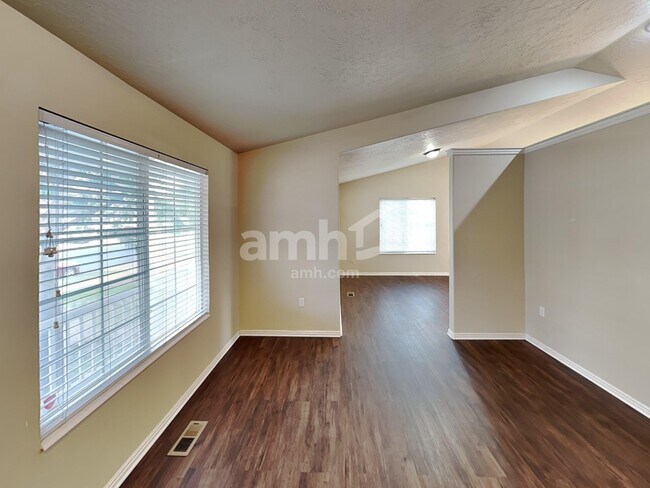 Building Photo - 143 N 700 W