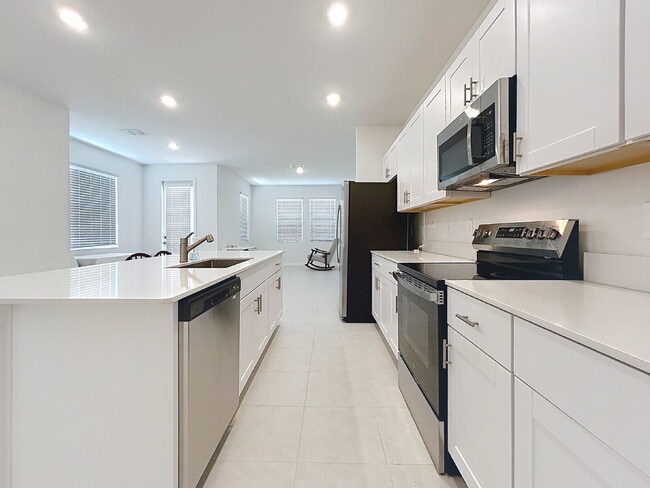 Building Photo - Beautiful New Townhome in The Townes at Cross Creek | New Tampa!