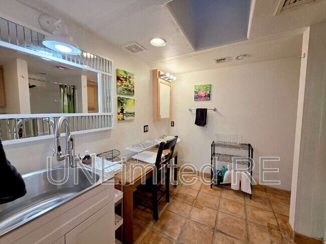 Foto del edificio - 3565 N Manor Rd