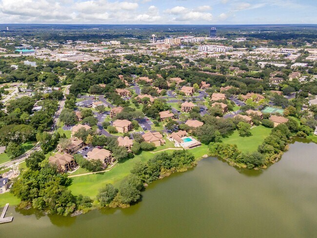 Foto del edificio - Beautiful 1/1 Condo in Gated Lakefront Com...