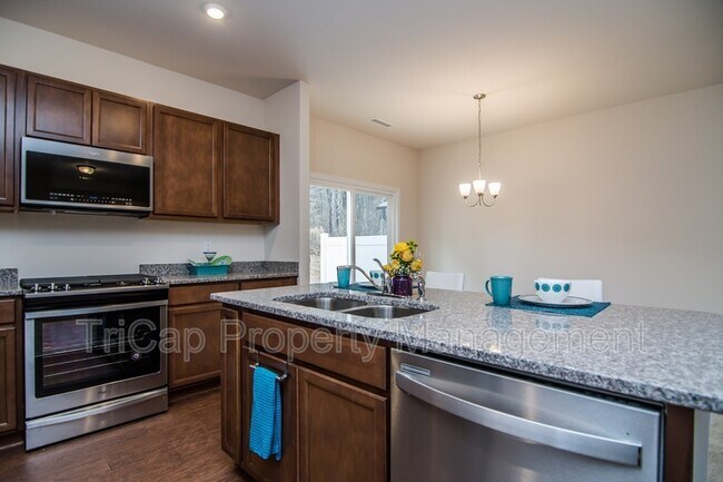 Foto del edificio - 283 White Oak Ridge Dr