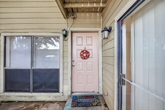 Building Photo - 9435 Pagewood Ln