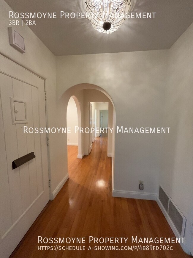 Foto del edificio - 10856 Wellworth Ave