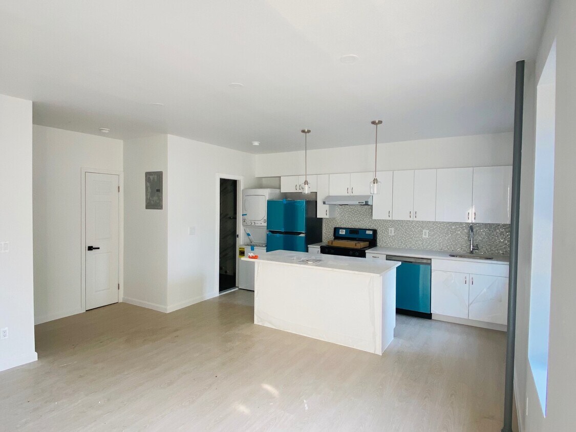 Foto principal - 3149 Steinway St