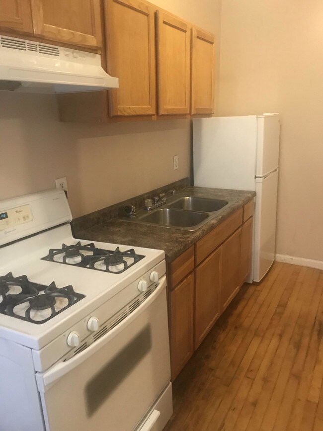 Cocina - 3514 14th Ave S