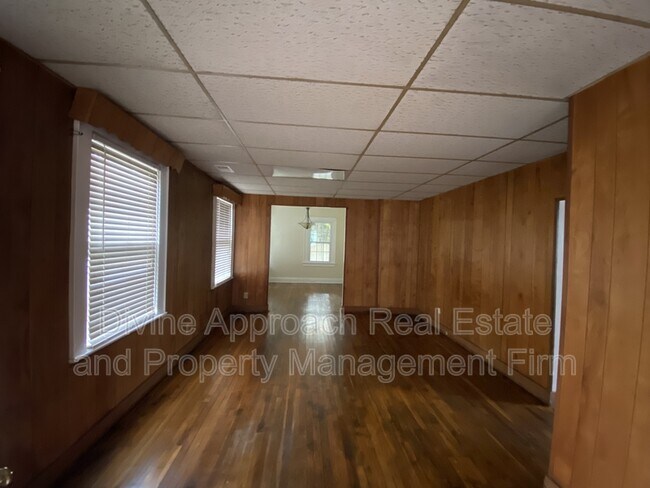 Foto del edificio - 5001 Farrell Ave