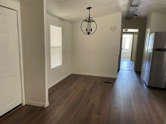 Foto del edificio - 4035 N Robin Dr