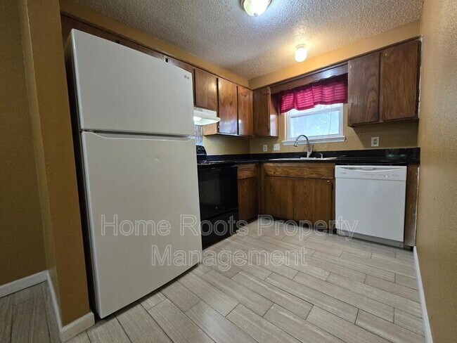 Building Photo - 684 N Betty Jo Dr