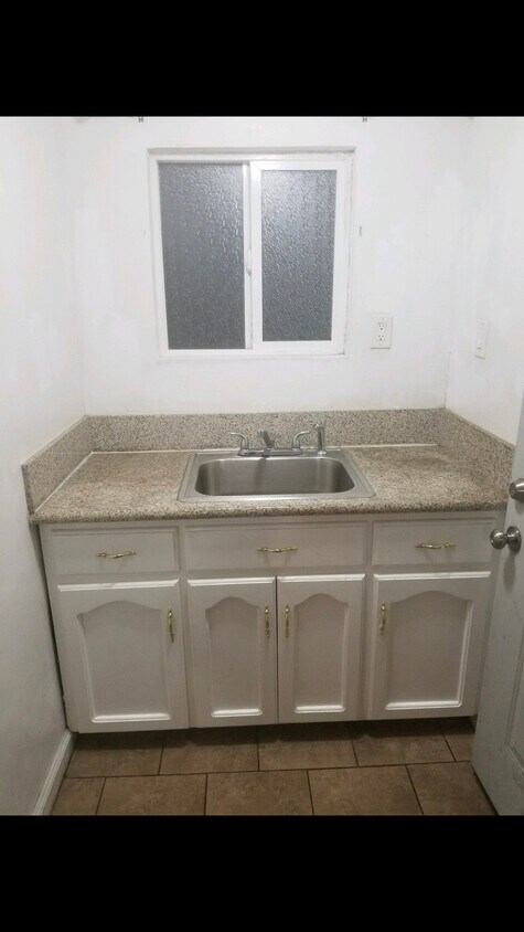 Primary Photo - 4554 E 58th St