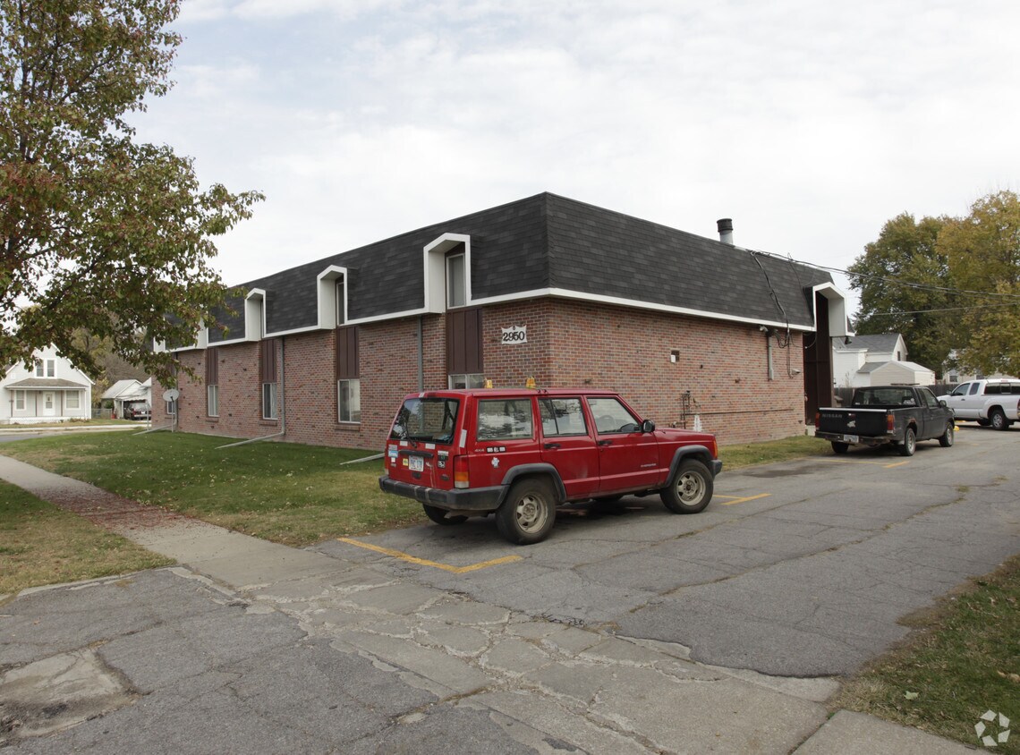 Primary Photo - 2950 N 49th St