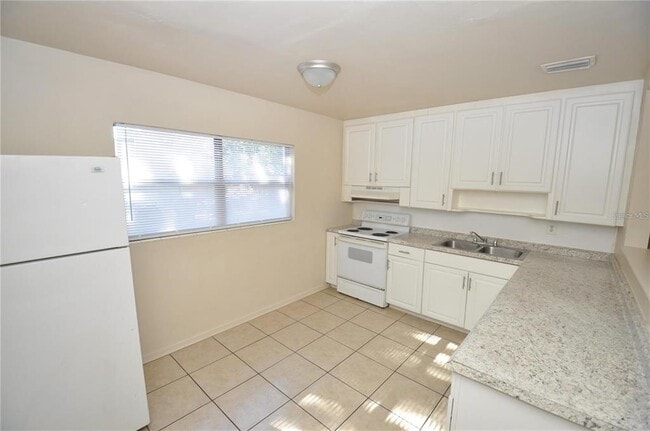 Foto del edificio - 820 Golden Rule Ct N