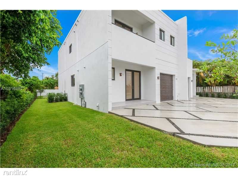 Primary Photo - 824 SW 74th Ct