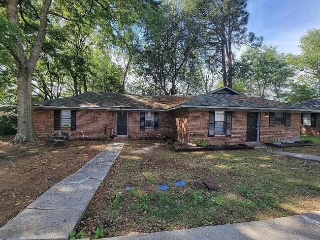 Building Photo - 19 Pinewood Ct