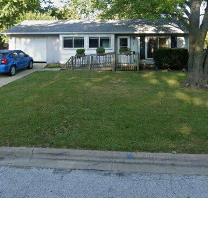 Foto principal - 305 Waverly Dr