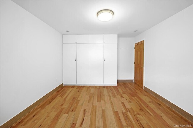 Building Photo - 90-01 70th Dr