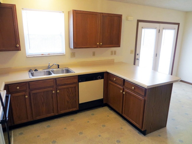 Building Photo - 2177 Tenbrink Dr