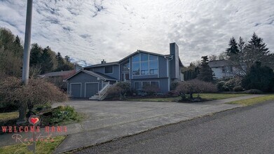 Building Photo - 2111 Shadycrest Ct SW