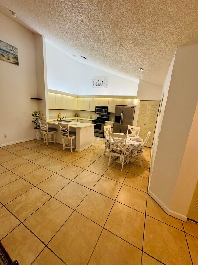 Foto del edificio - 1057 Summit Trail Cir