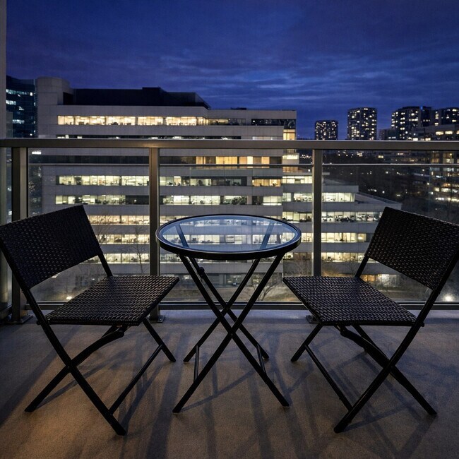 Photo du bâtiment - 90 Sheppard Ave E