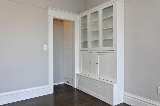 Foto del edificio - Available 2 Bedroom Unit In The Elmwood!
