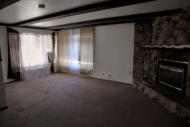 Foto del edificio - Spacious 3 Bedroom 2 Bathroom in Big Bear Lake