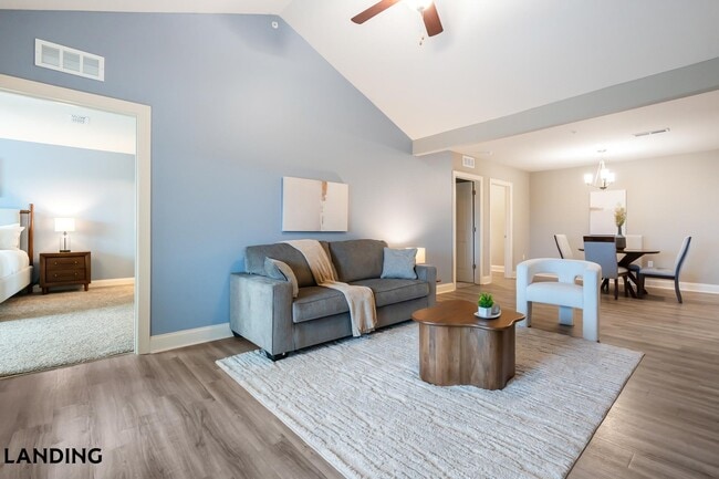 Building Photo - 305 Laredo Dr