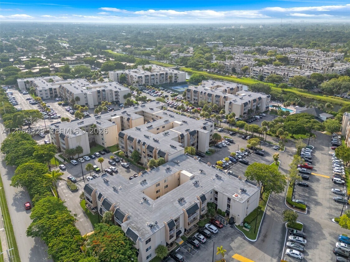 Foto del edificio - 7745 SW 86th St